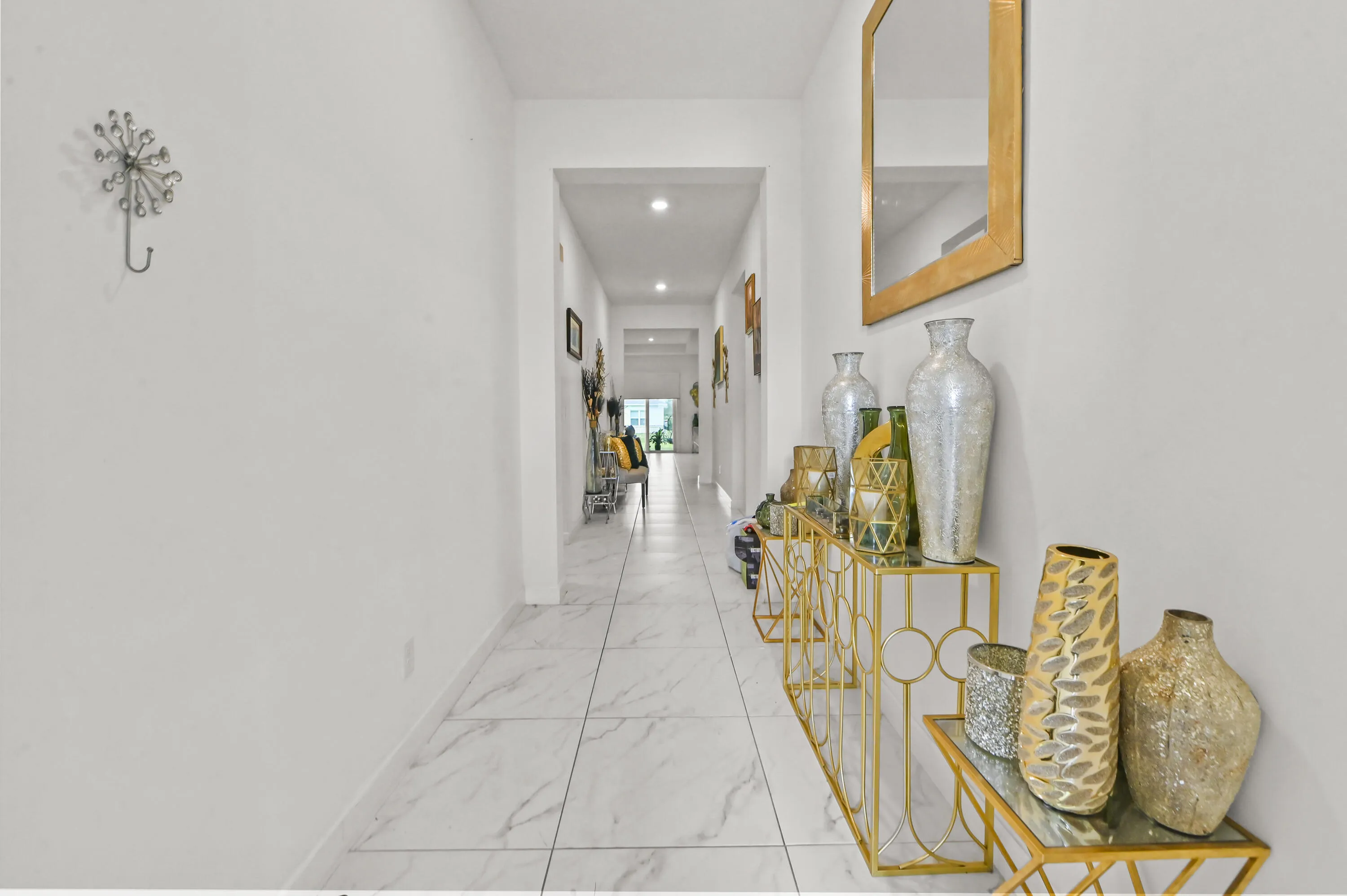 04 Hallway 01