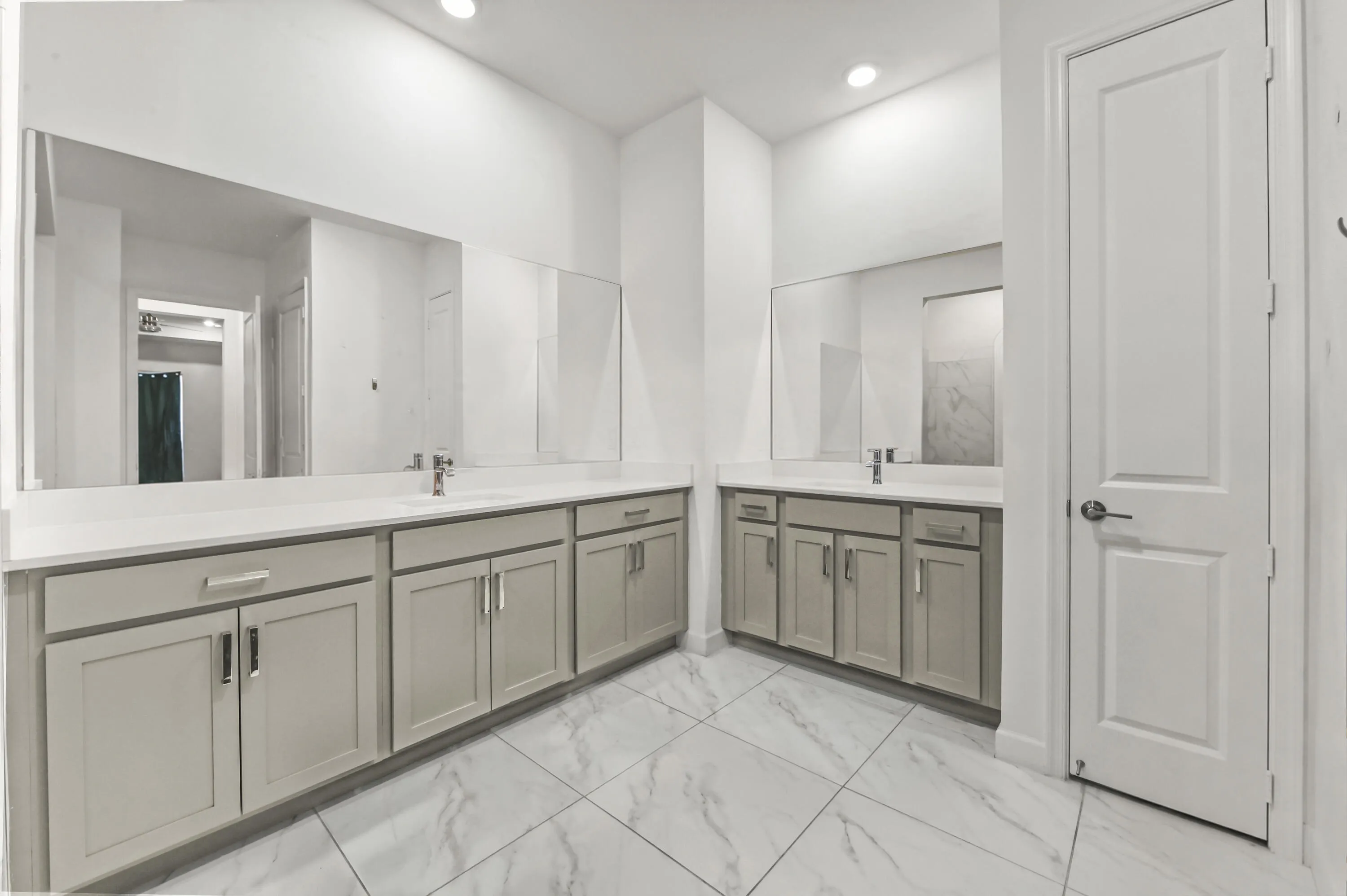34 Bathroom 02