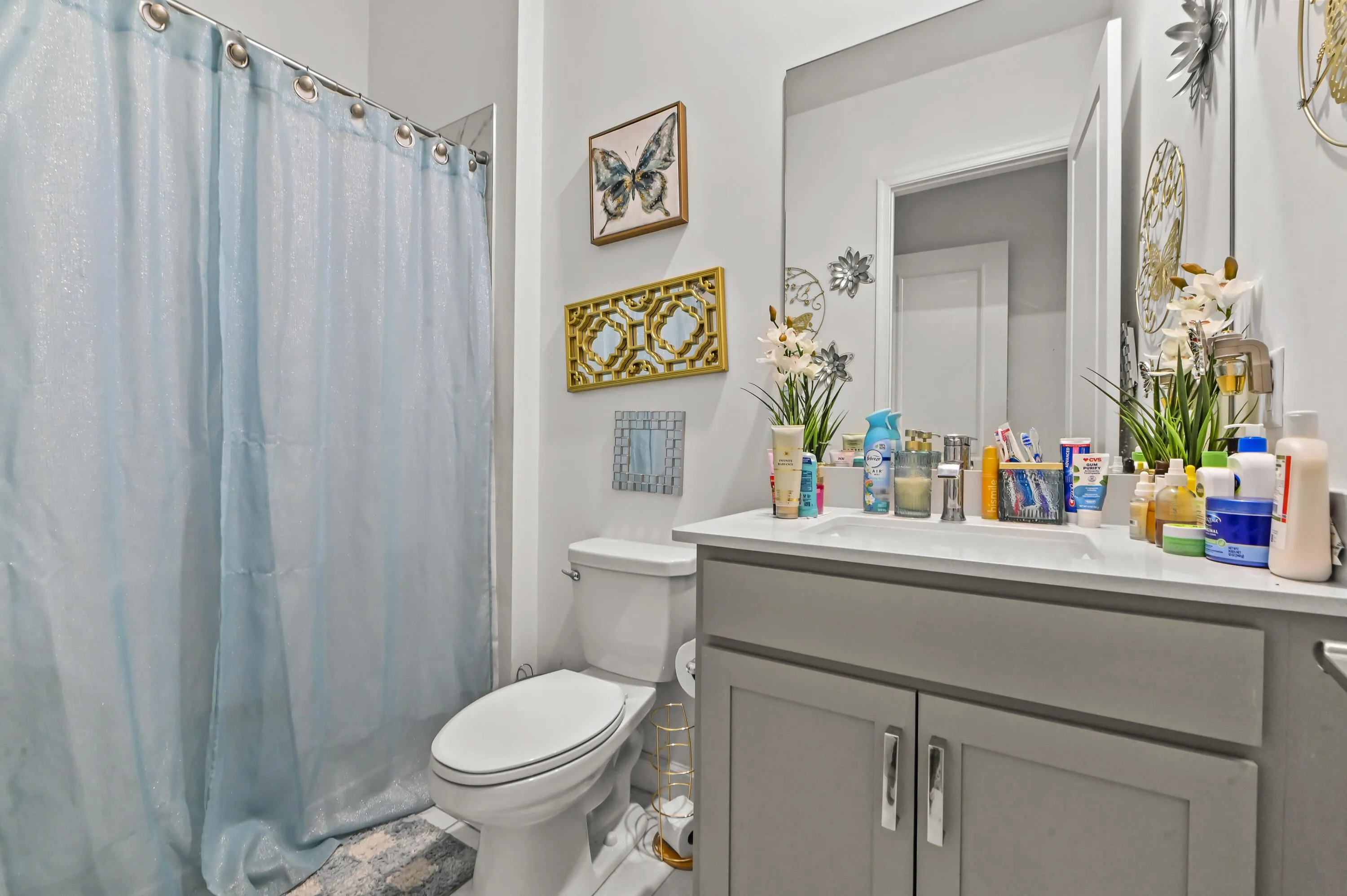 28 Bathroom 02