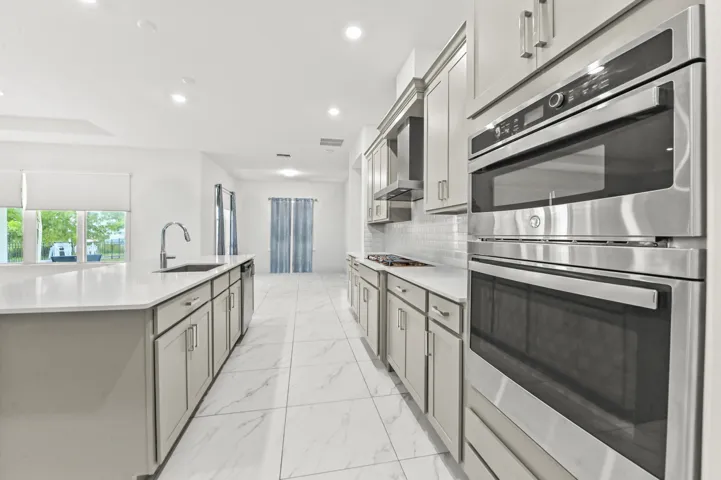 14 Kitchen 01