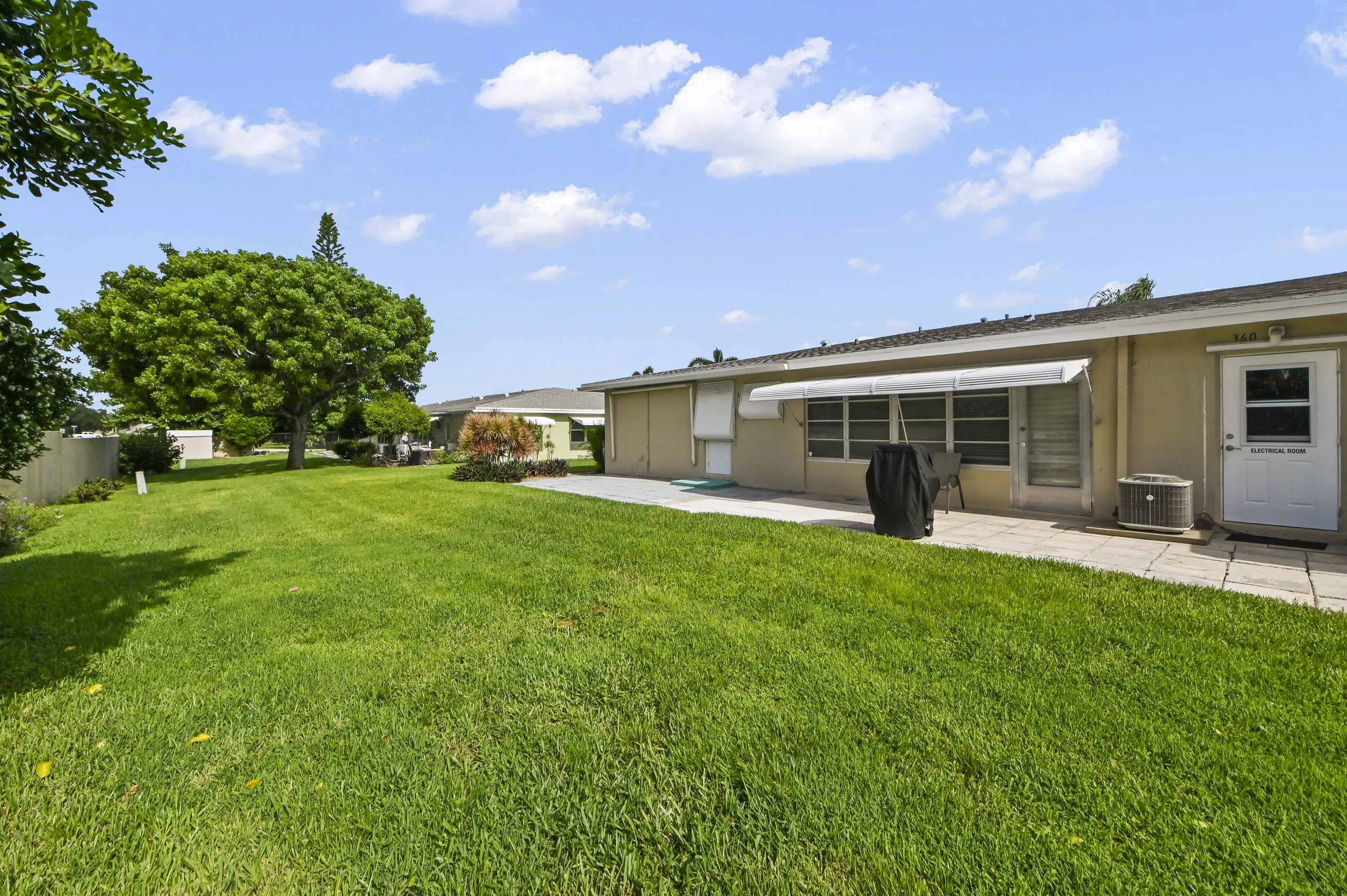 27 Backyard 01