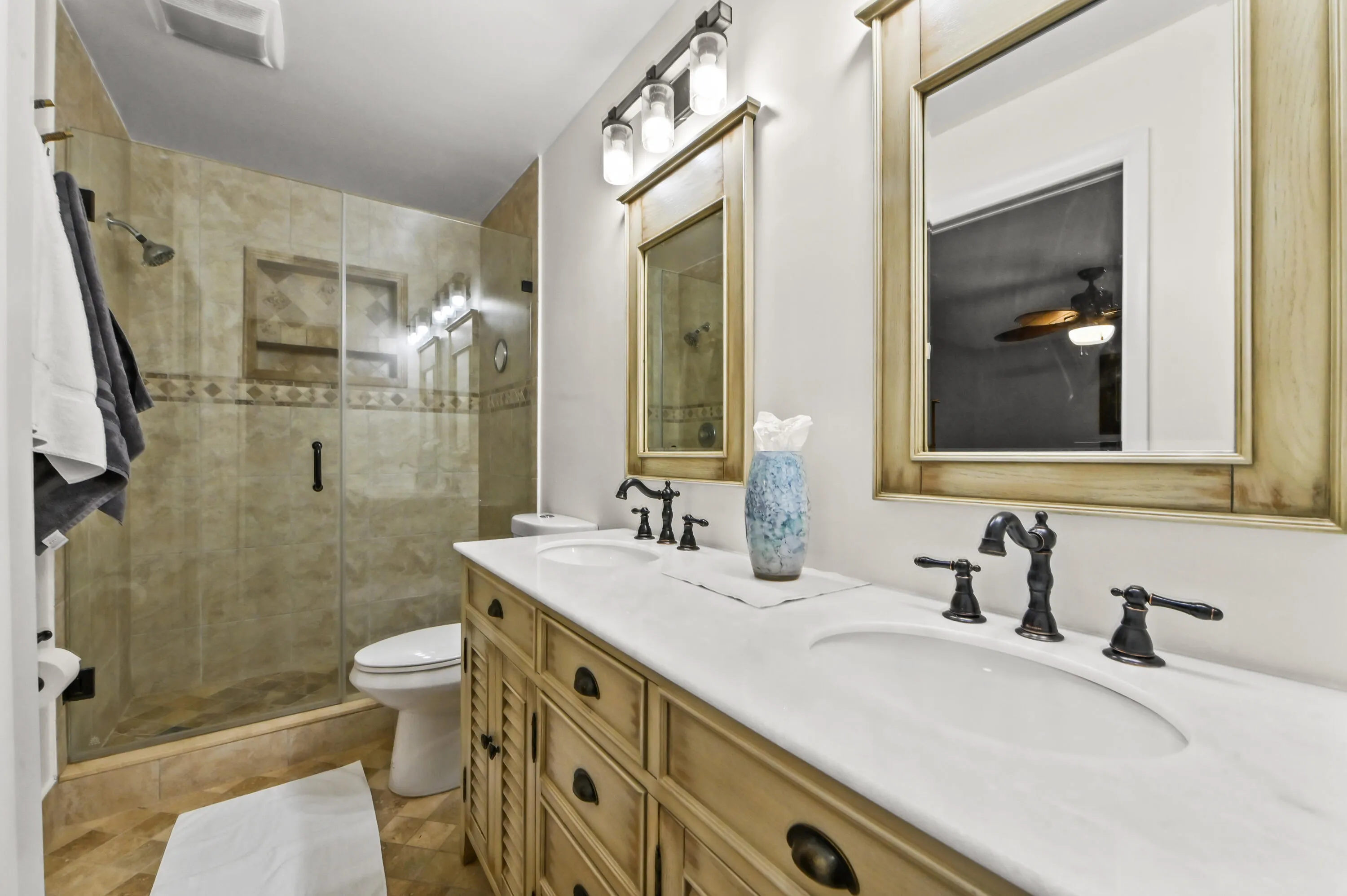 21 Bathroom 01
