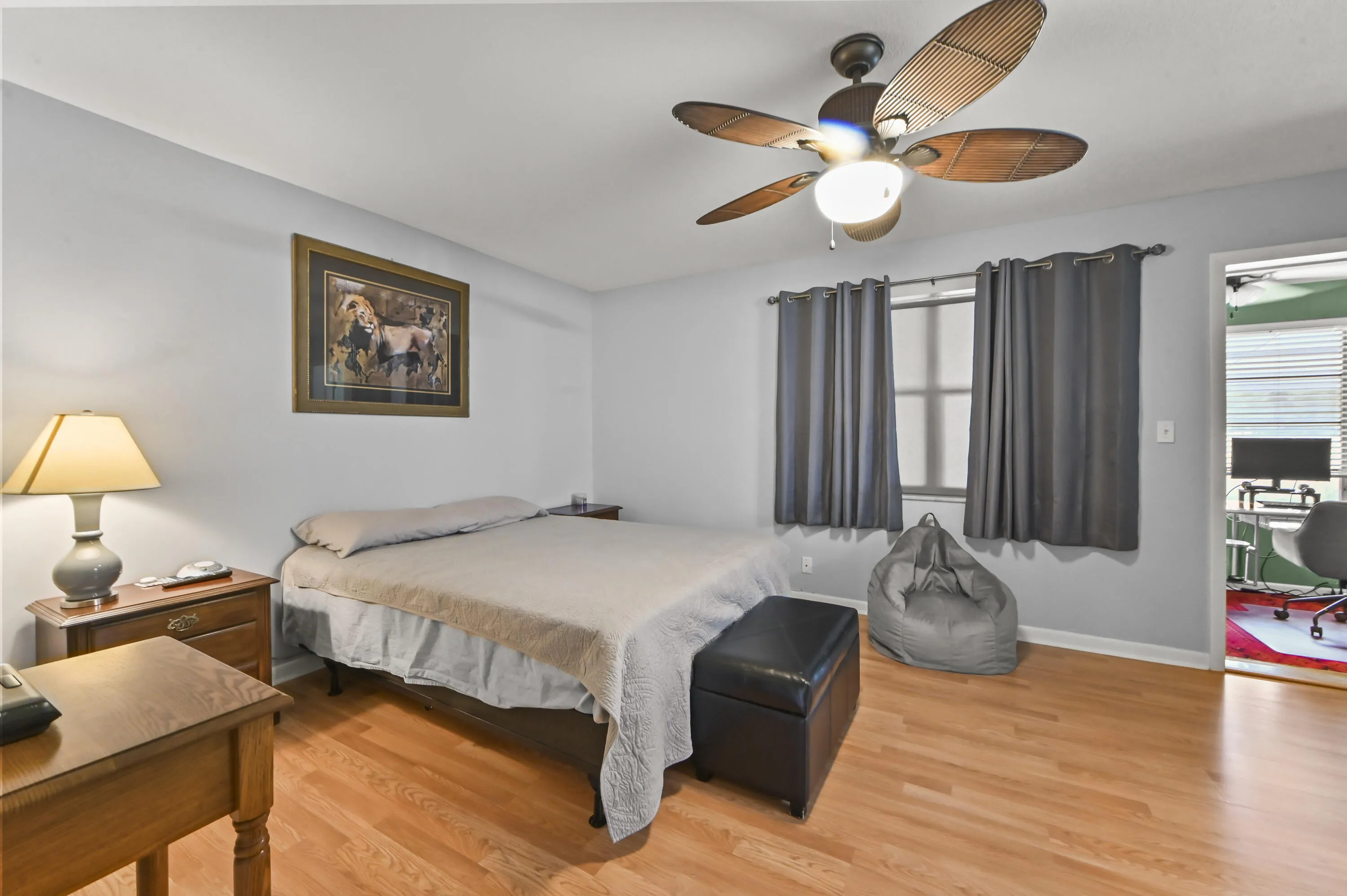 17 Bedroom 01