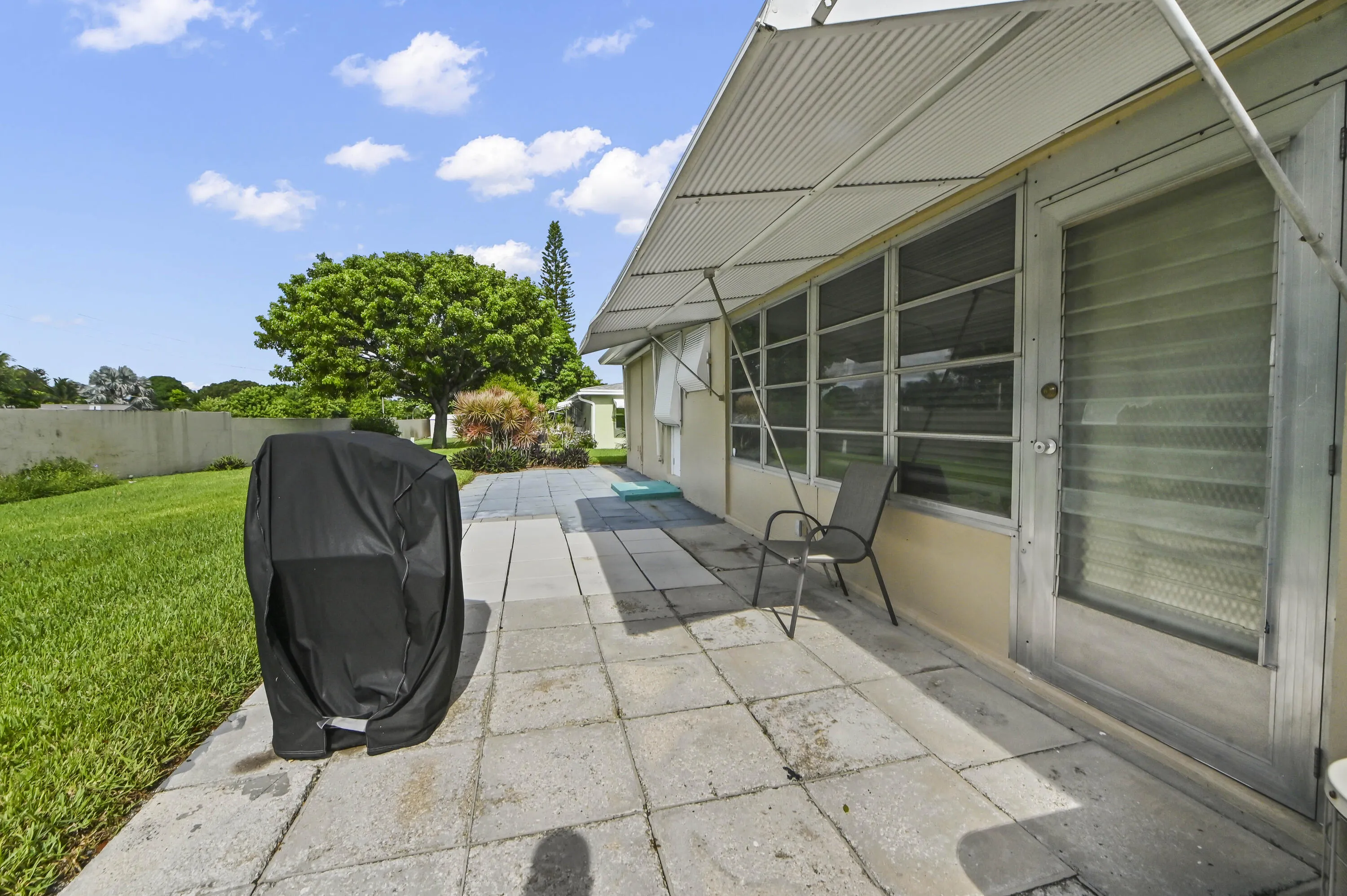 26 Patio 01