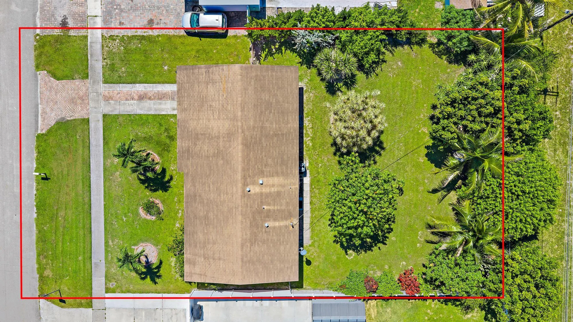 Large single family home / Fully Fenced