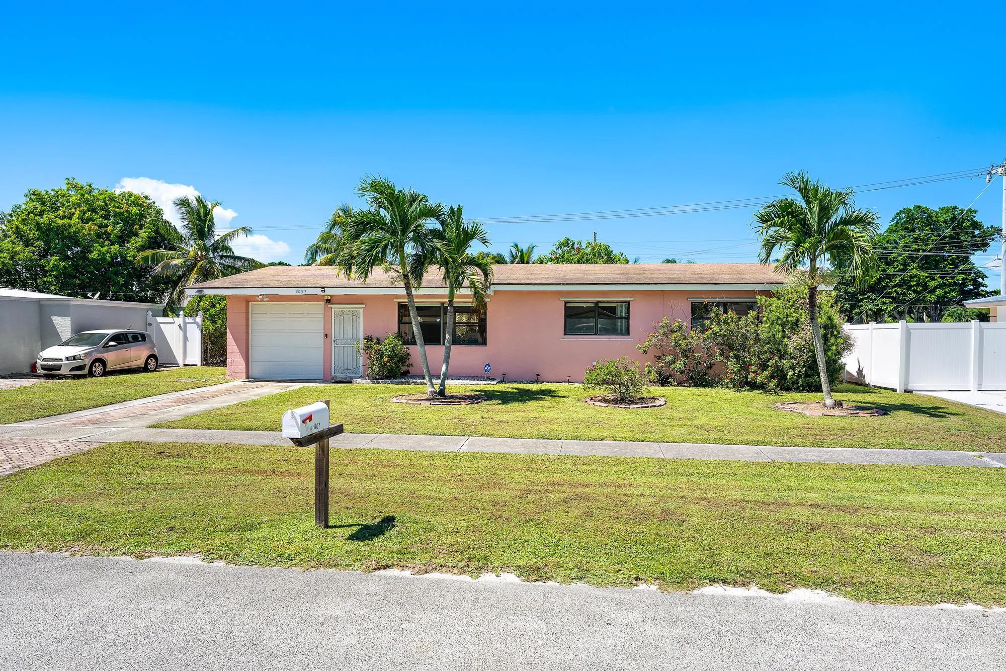 Beautiful CASA. NO HOA. Fully fenced.