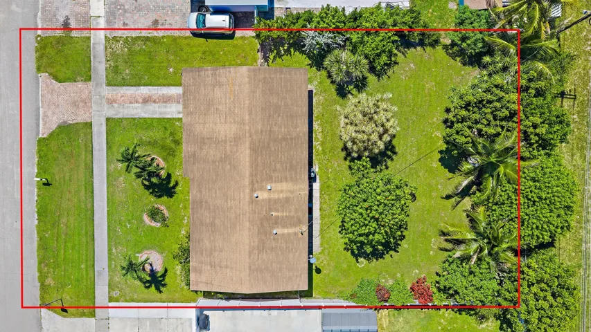 Large single family home / Fully Fenced