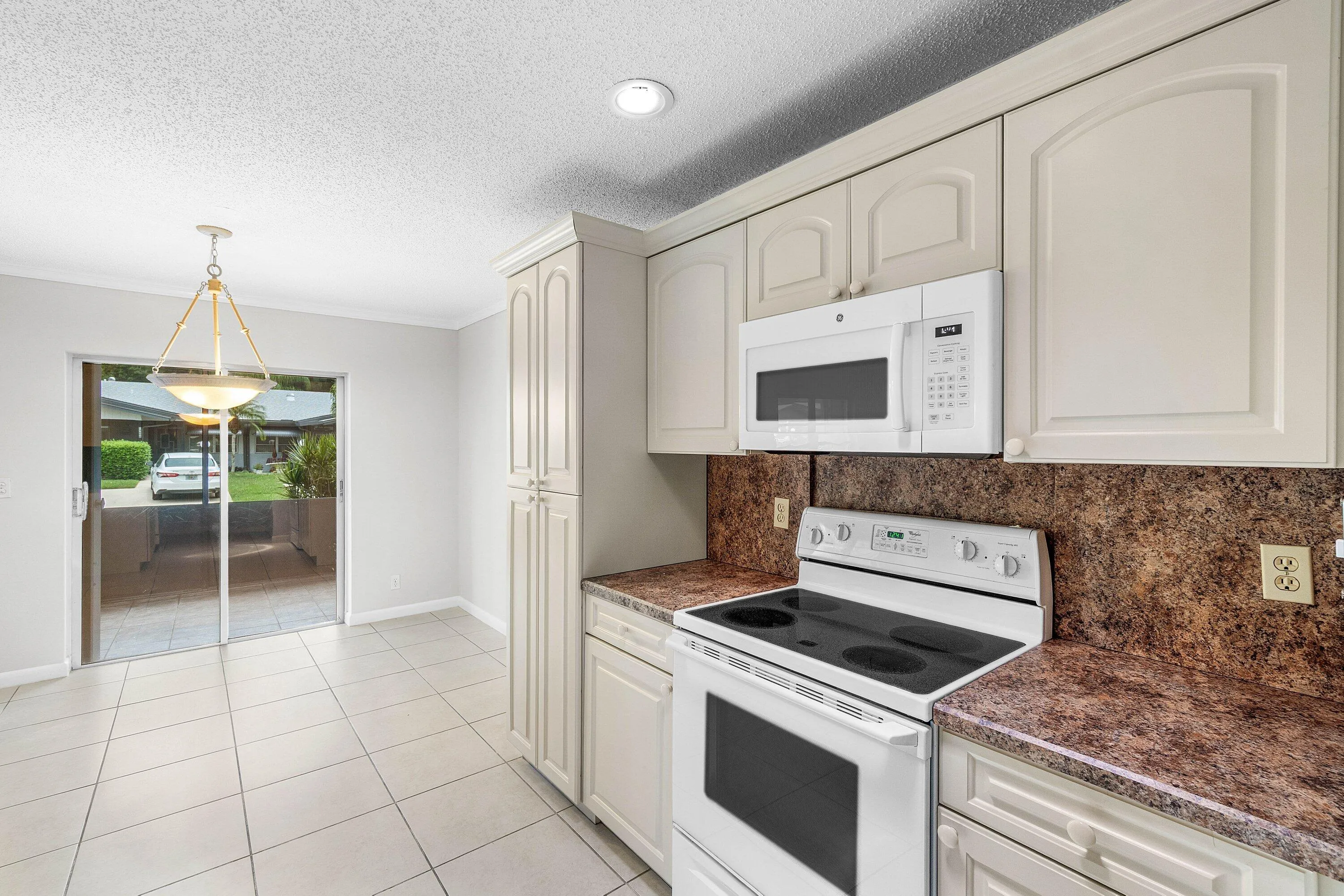 Kitchen & Microwave