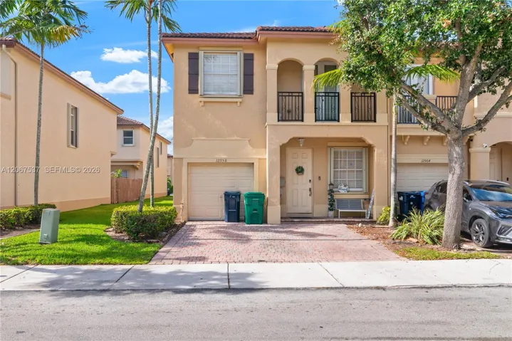 The ideal 4 bedroom corner unit