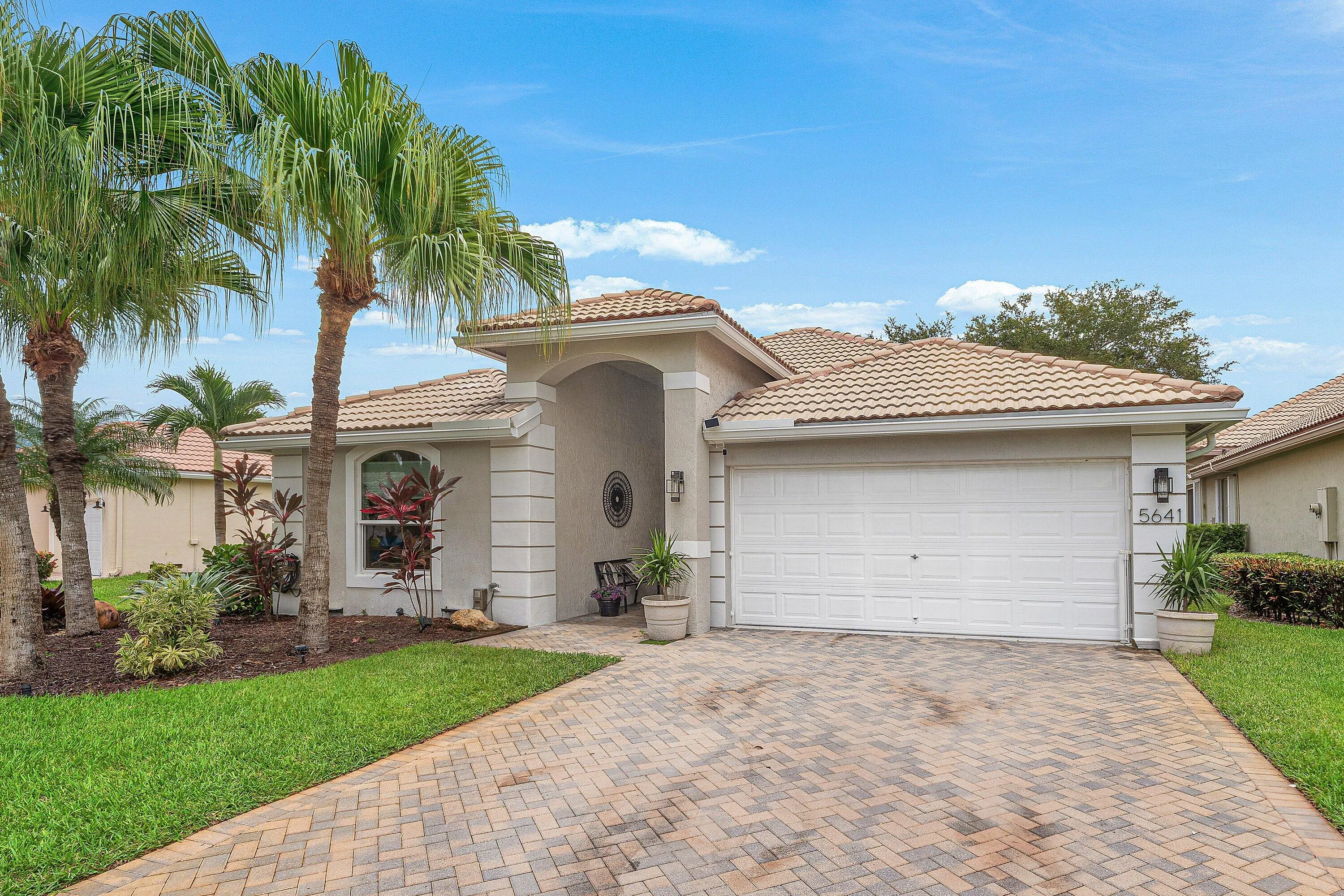 002-5641FountainsDriveSouth-Greenacres-F