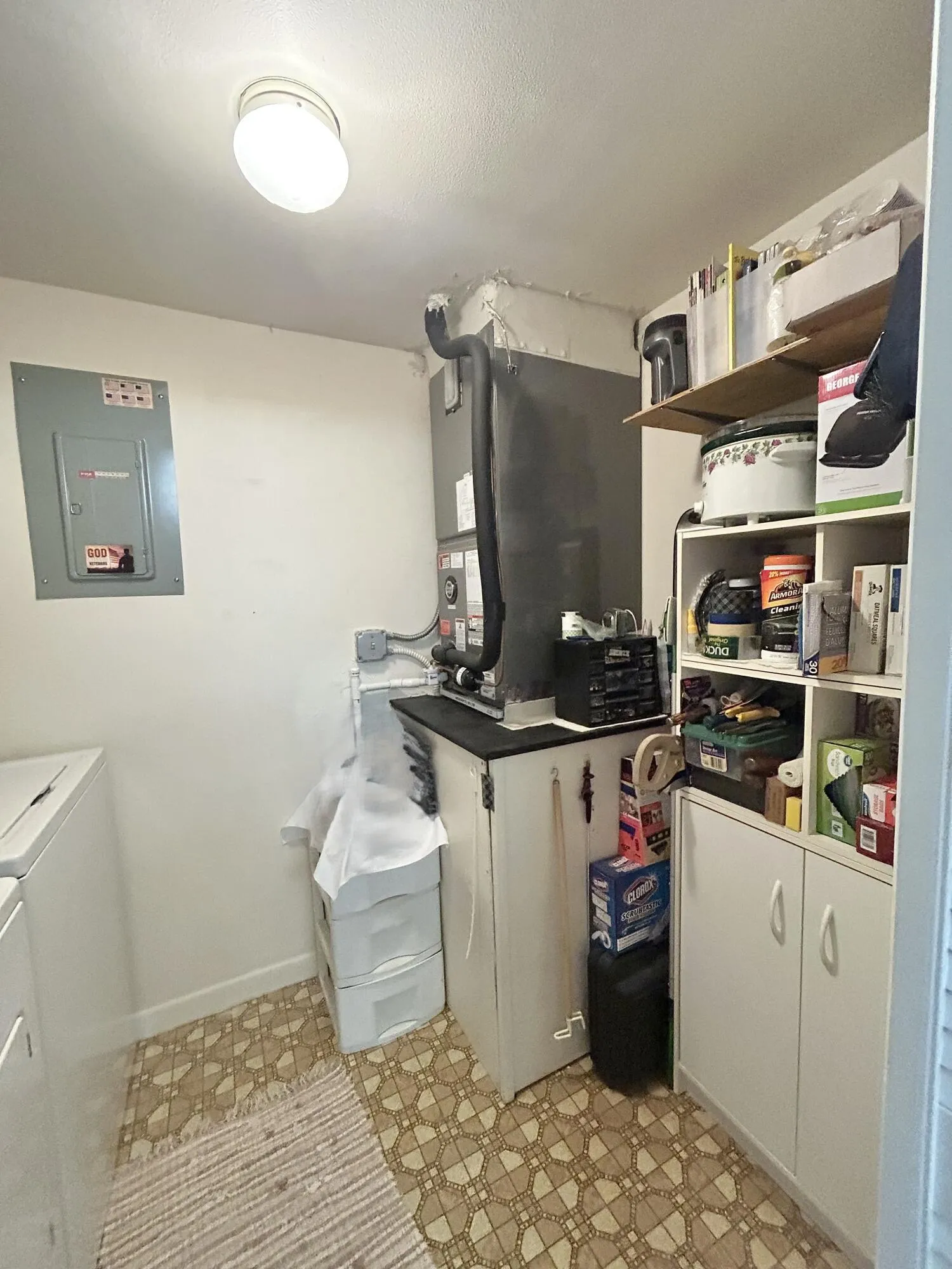 LAUNDRY/UTILITY ROOM