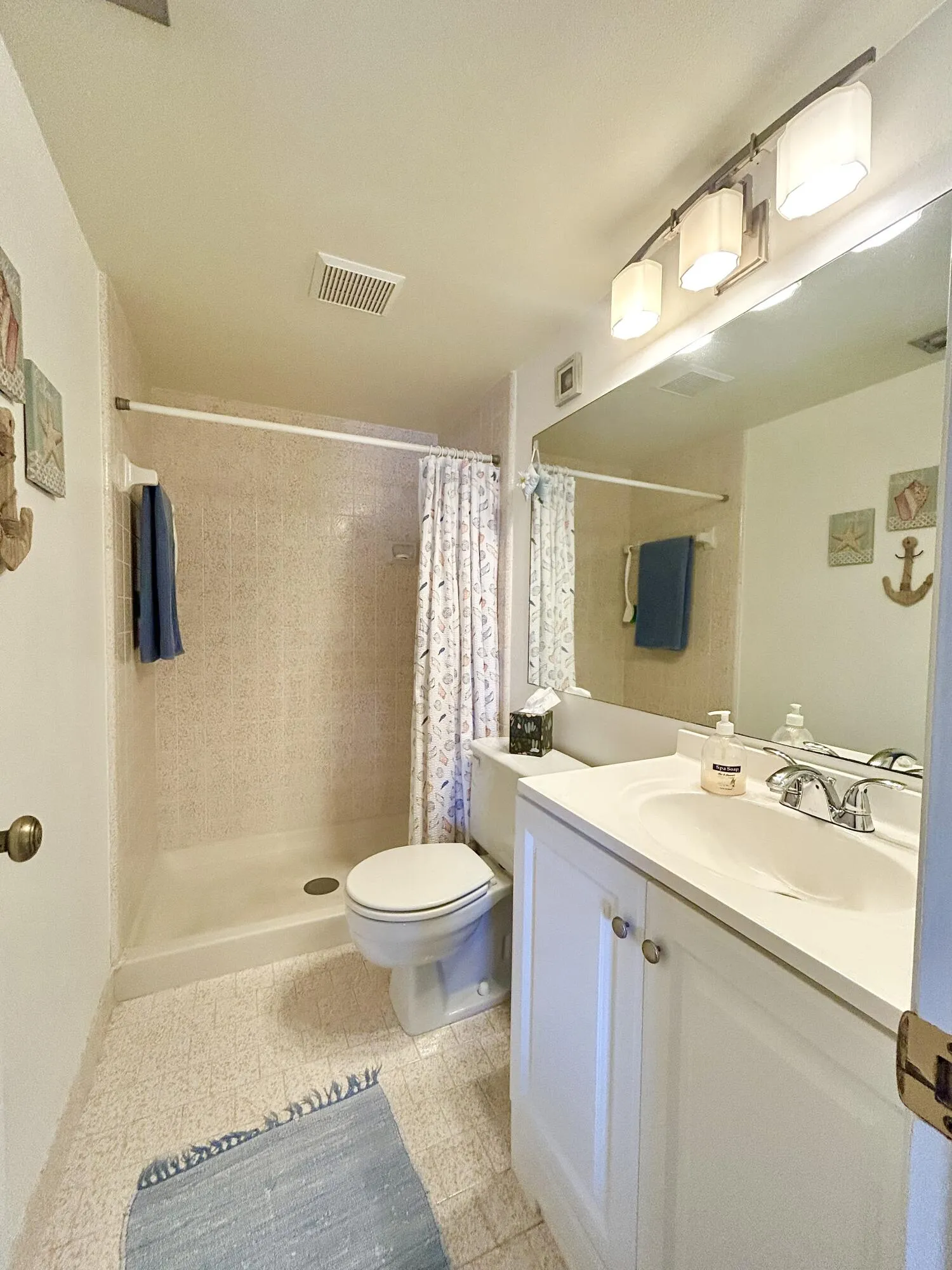 ENSUITE MASTER BATHROOM