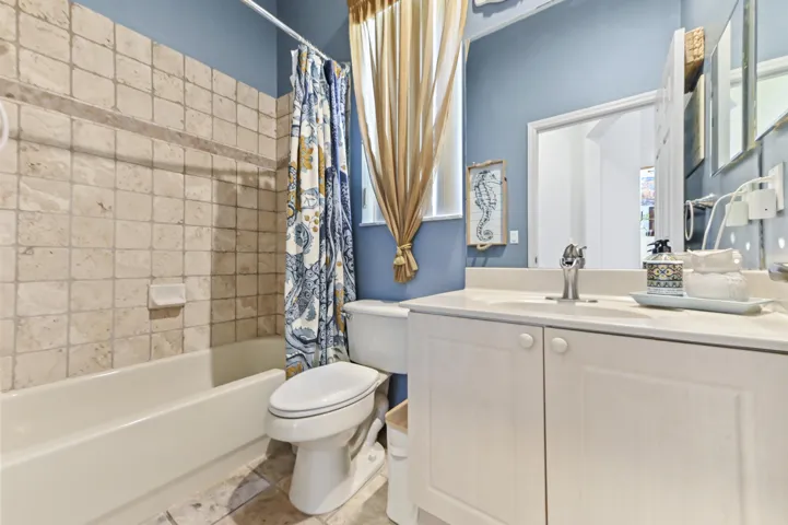 25 Bathroom 01