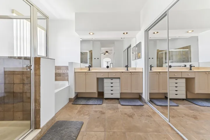 38 Bathroom 01