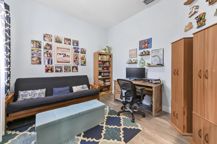 23 office 01