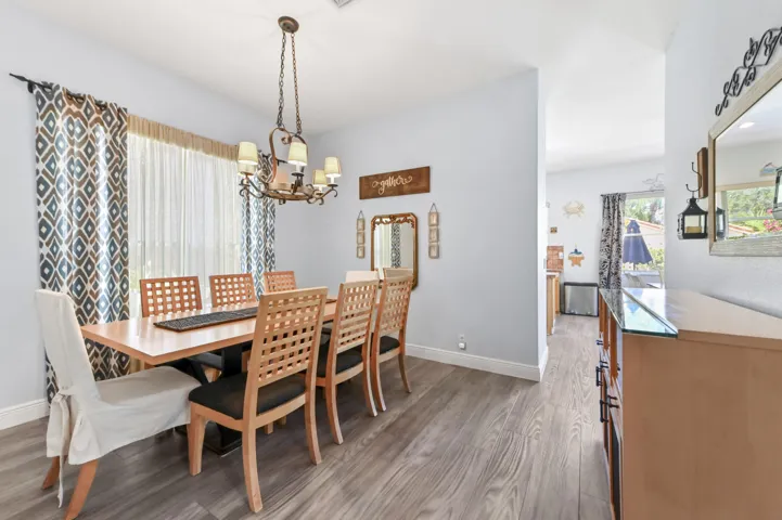 20 Dining room 02