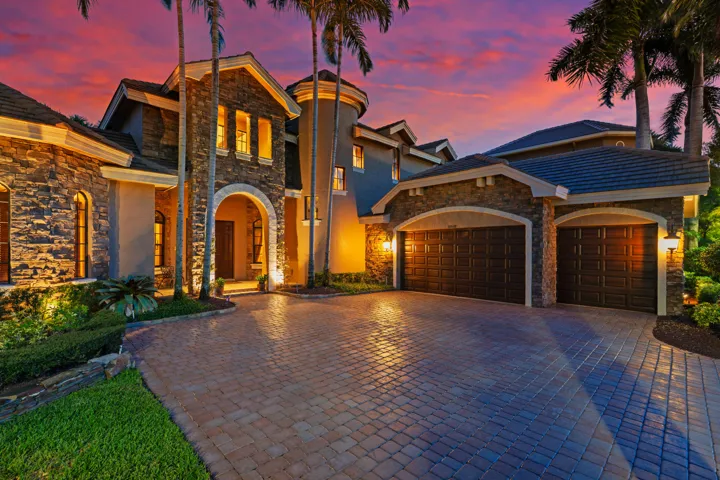 Just Listed | Versailles, Wellington