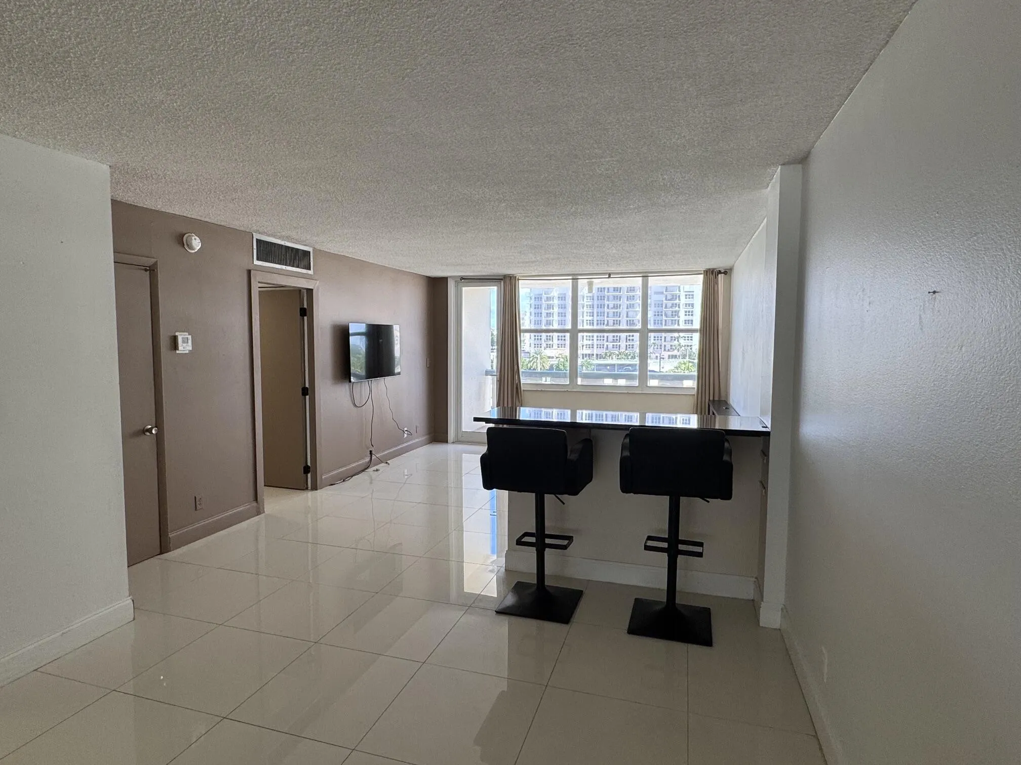 JH 307 dining living