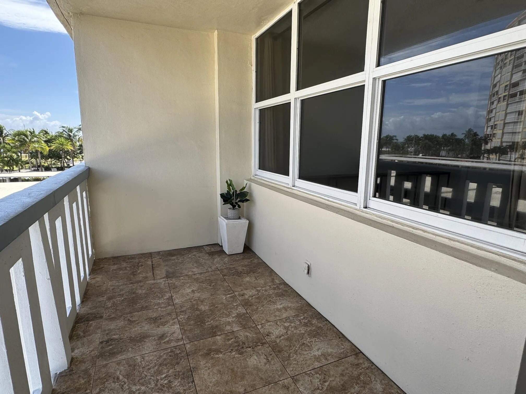 JH 307 balcony2