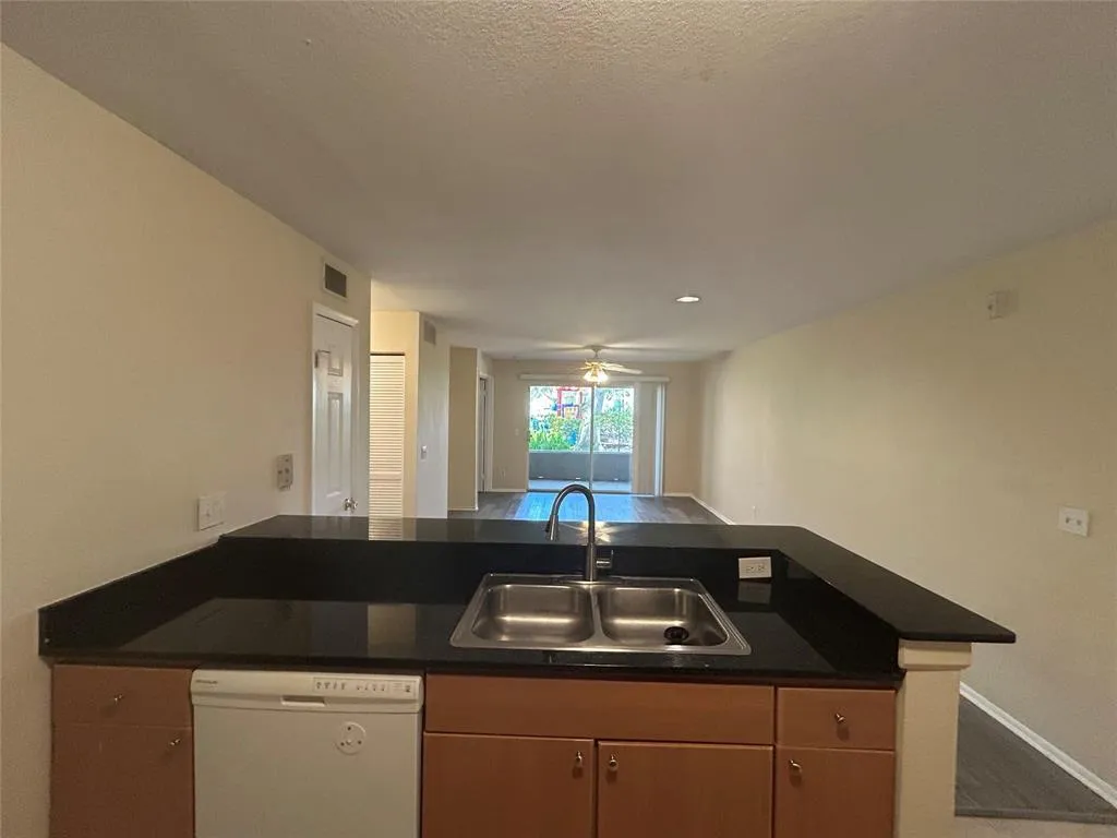 Verano 7107 Kitchen1