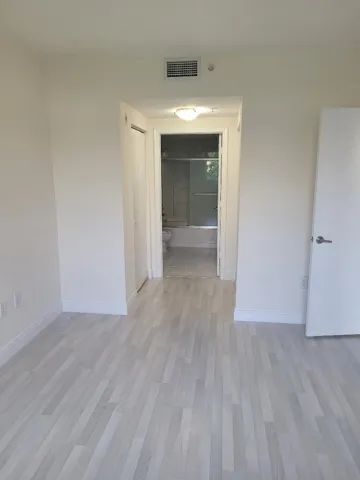 Master bedroom2