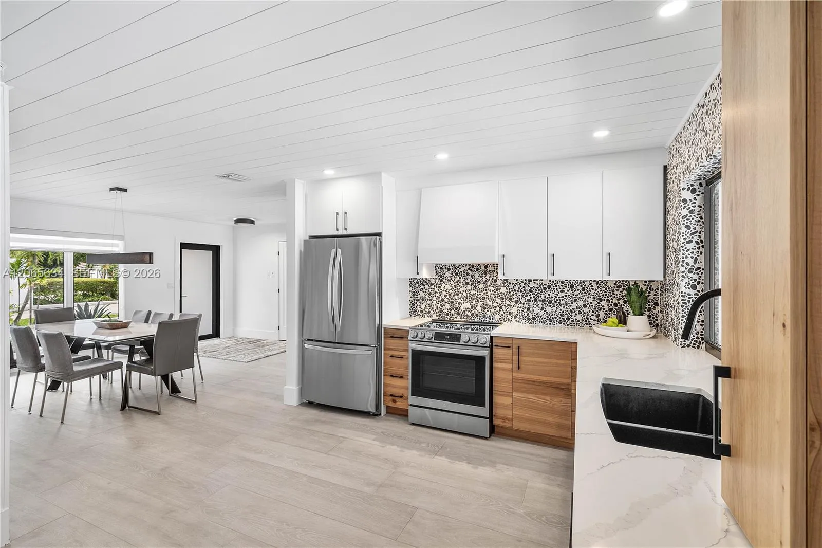 BREAKFAST NOOK WITH STORAGE
