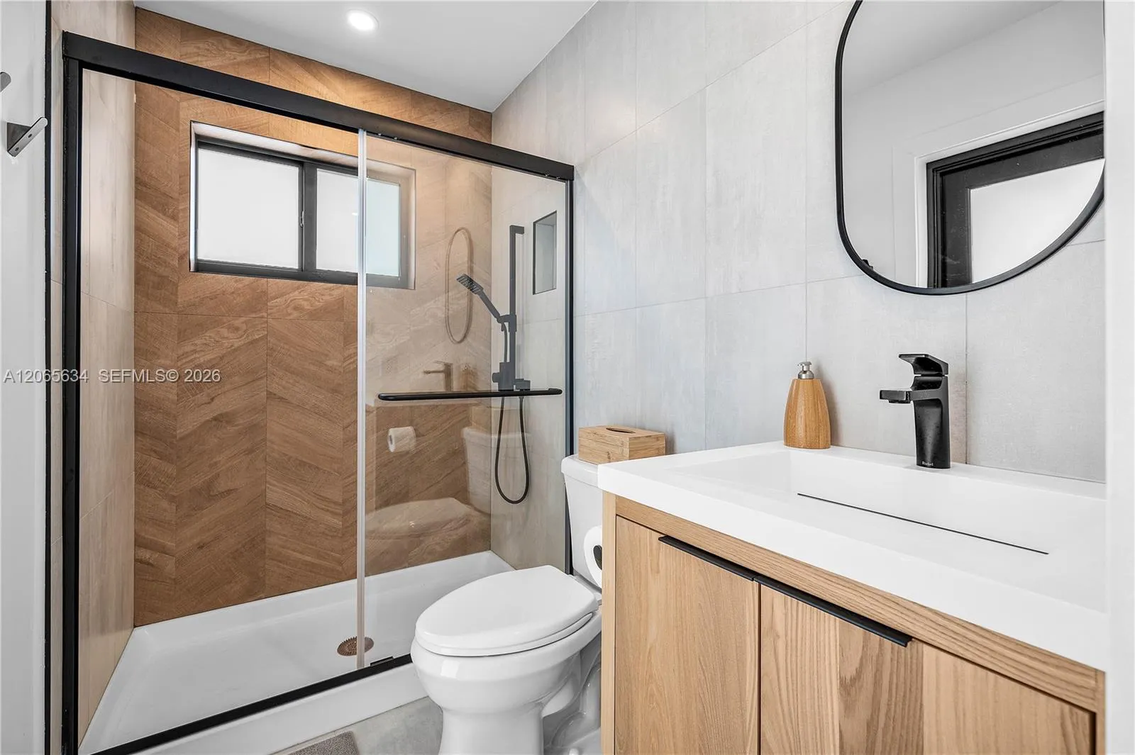 3 full bathroom/ CABANA BATHROOM
