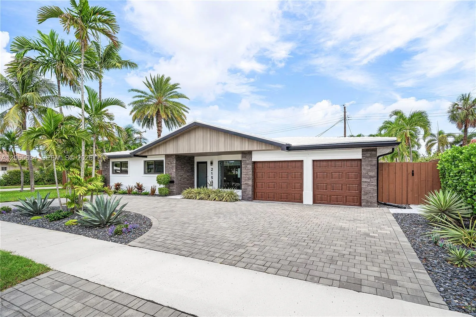 2 CAR GARAGE