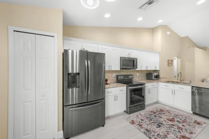17-web-or-mls-5861 NW Cullom Cir - 17