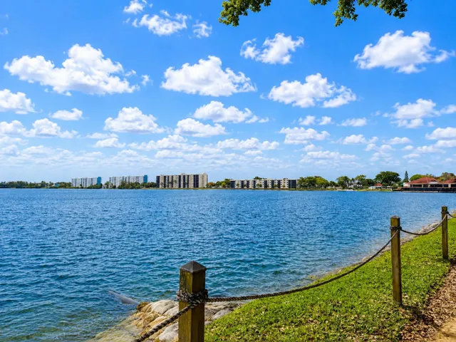 Lake View - Lake Emerald