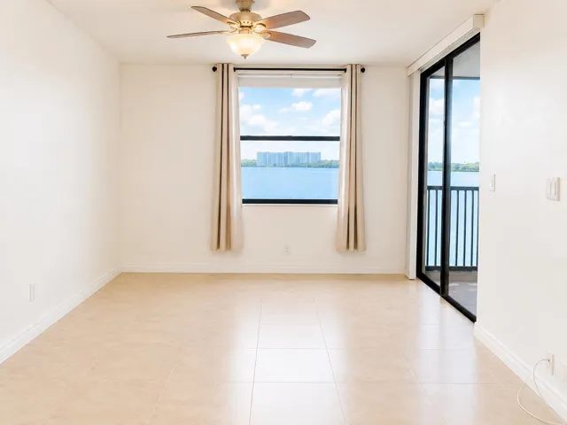 primary-bedroom-water