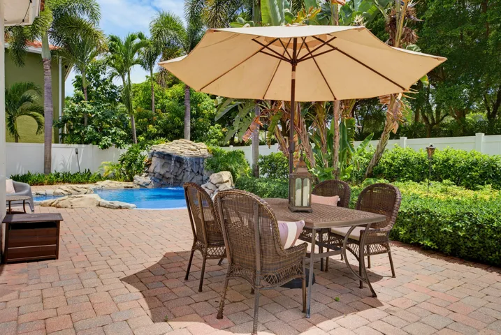 Beautiful Deck & Incredible Pool