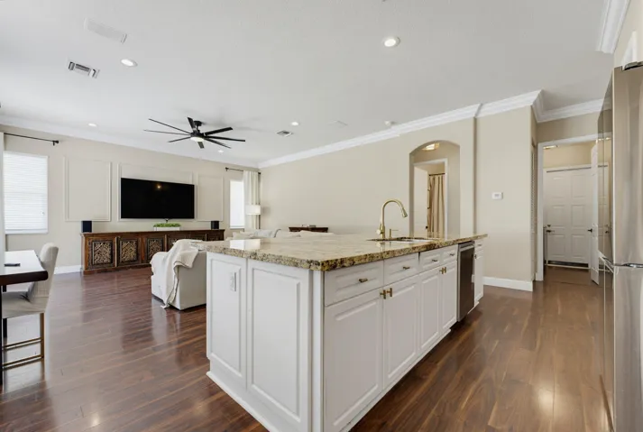Gorgeous Kitchen / Family Room