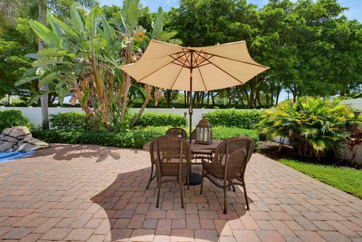 Lushly Landscaped Backyard / Deck