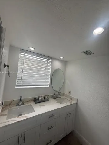 Main Suite Bath