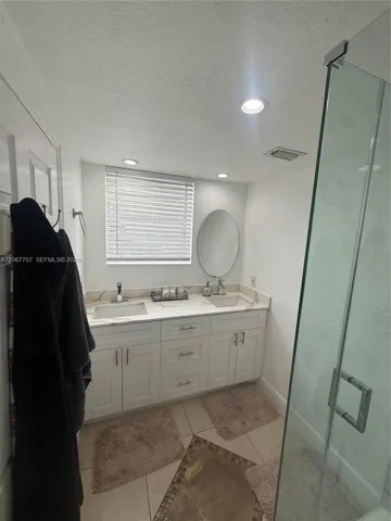 Main Suite Bath