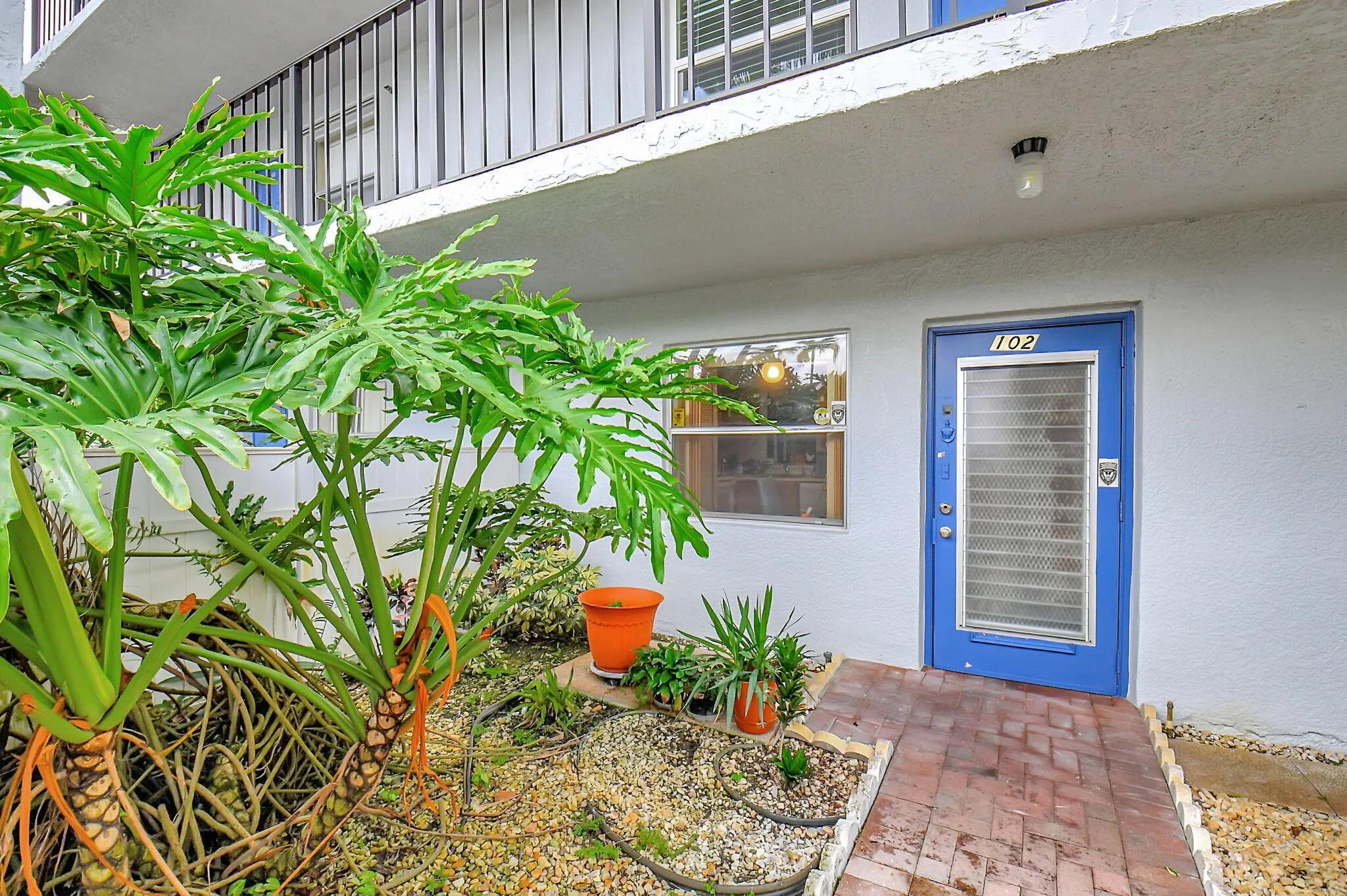 FRONT DOORWAY