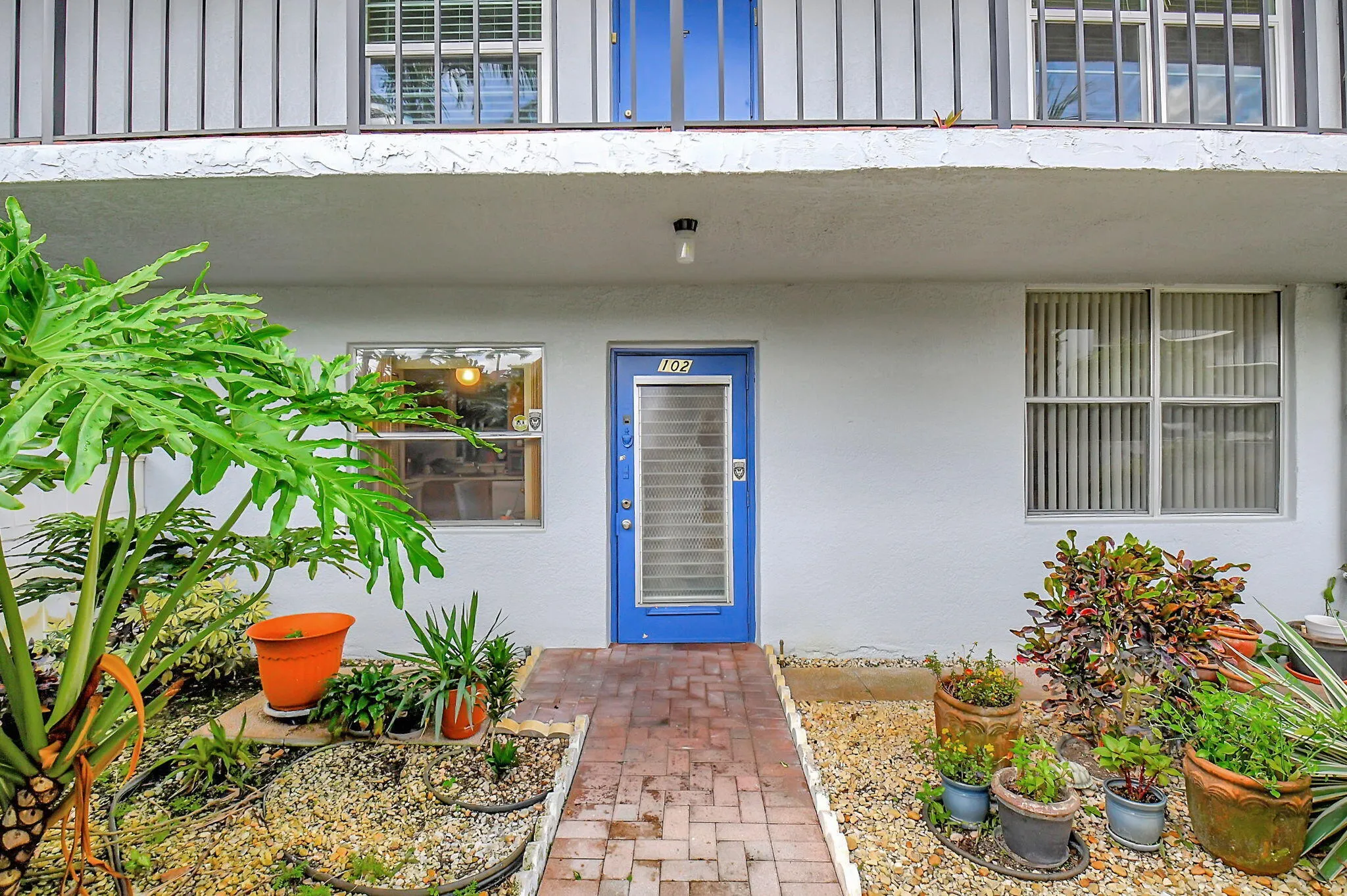 PRIVATE FRONT PATIO