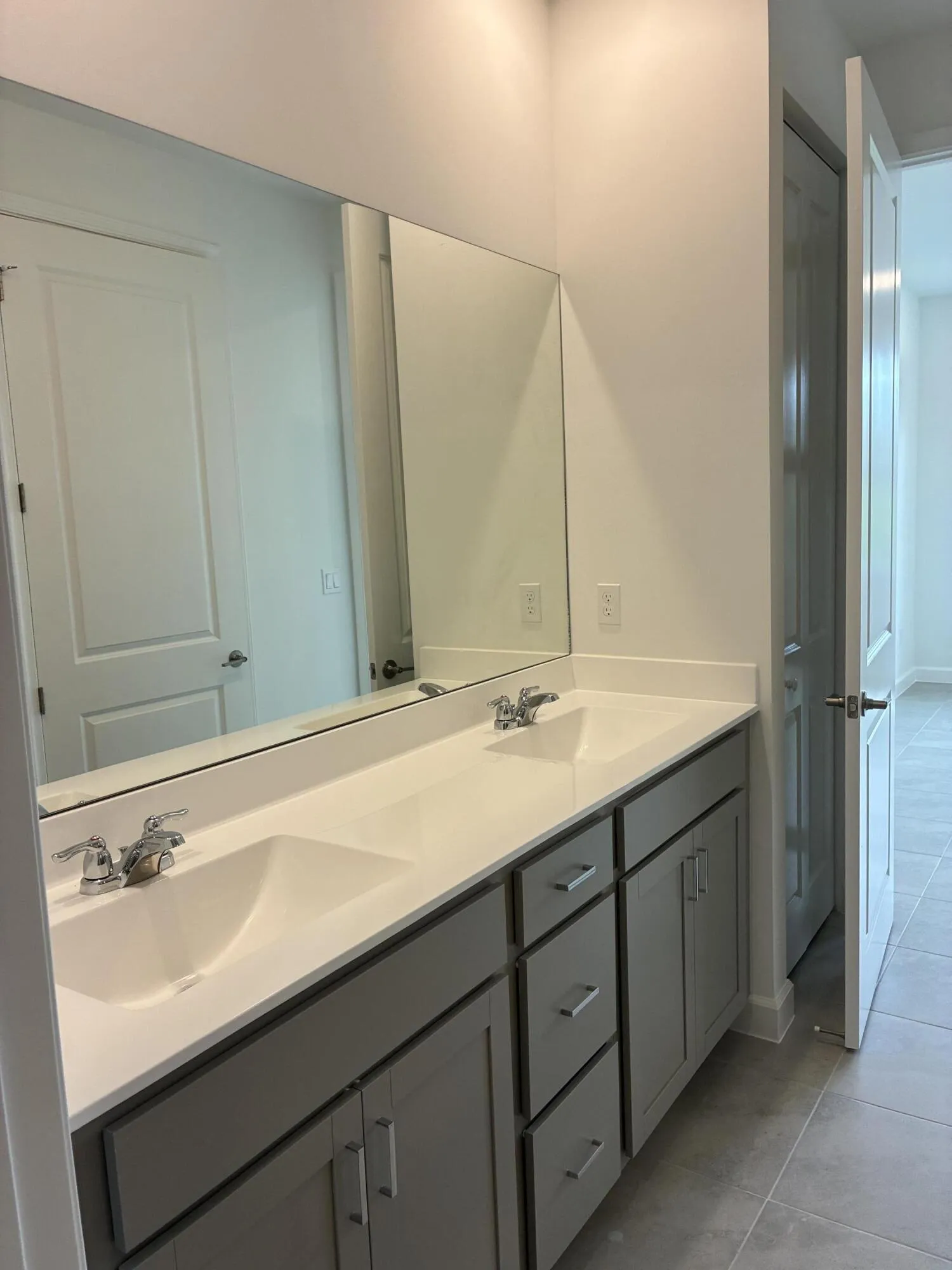 Master bath dual sinks