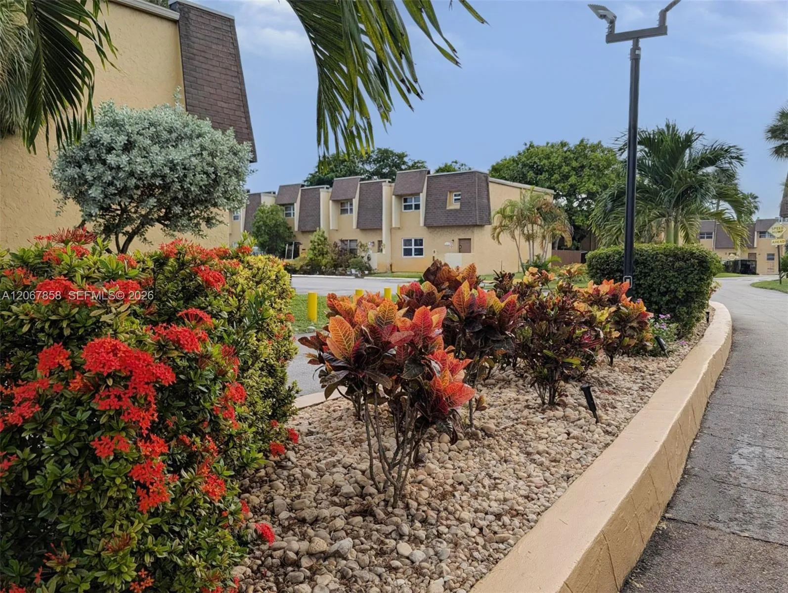 Entry grounds