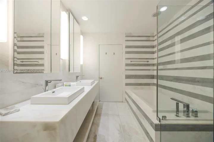 Primary En-Suite Bathroom