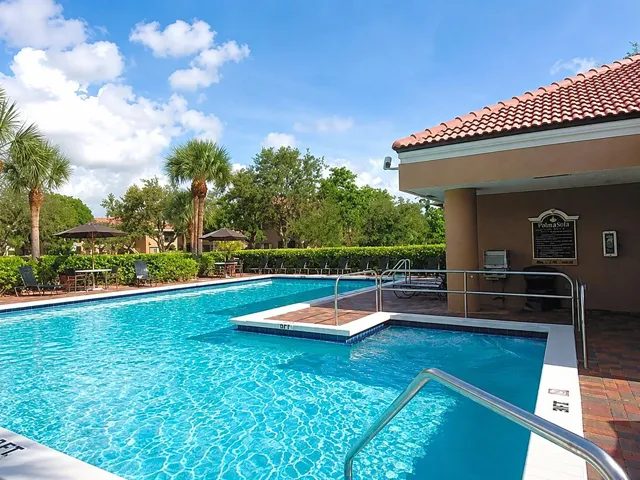 Clubhouse/Pool