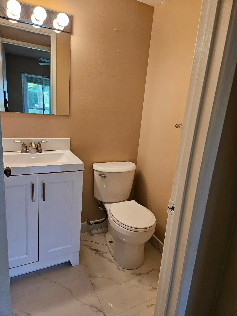 300 S114 Half bath