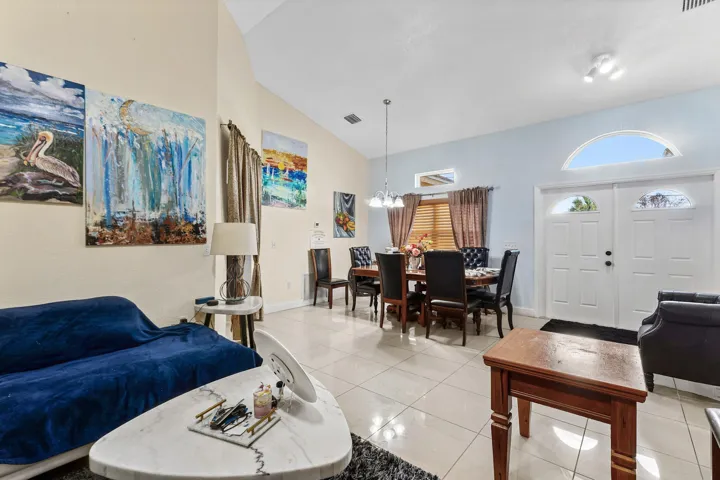 006-6112NorthwestGingerLane-PortStLucie-