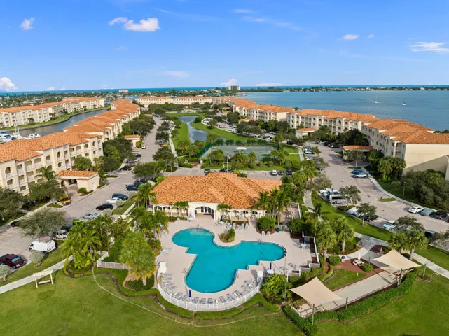 pic.to crop to show tennis courts