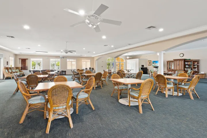pic.clubhouse interior