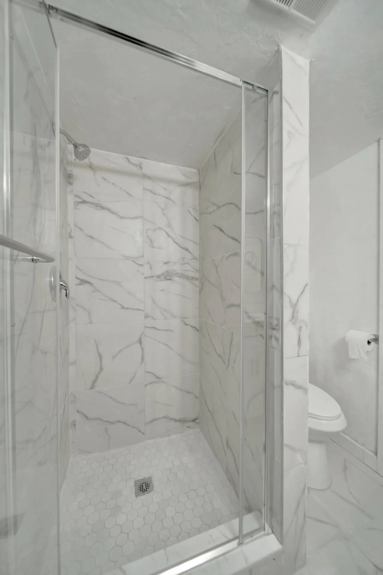 Modern Primary Bathroom Shower
