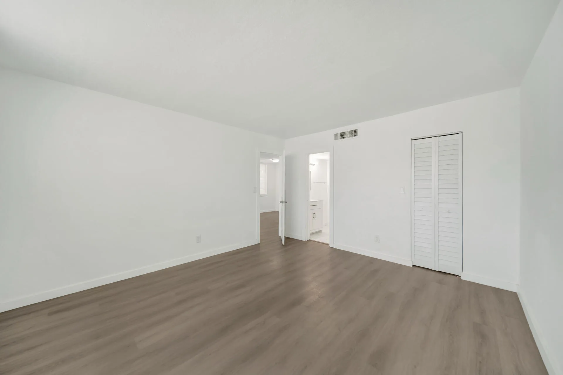 Spacious Primary Bedroom with ensuite Bathroom