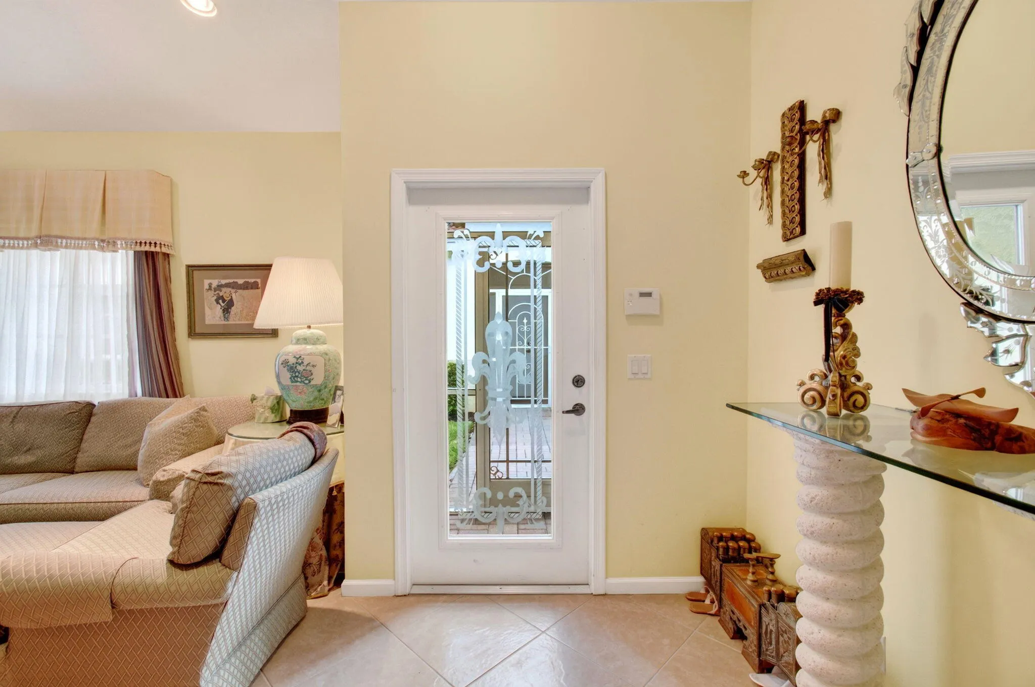 2hall to door w lr