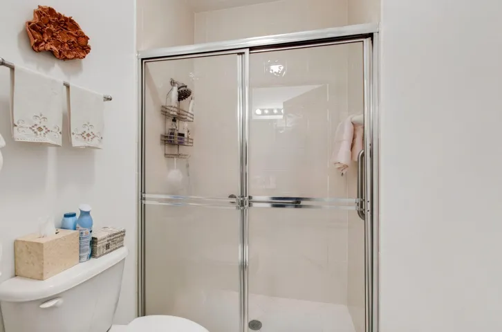 9mba f window w closet